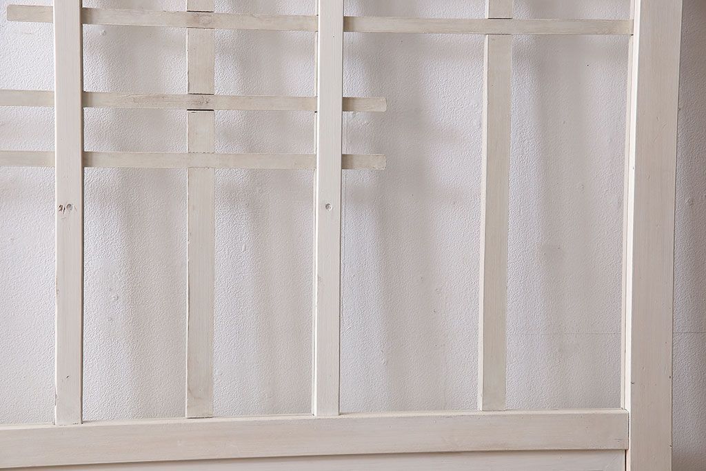 ペイント家具　変わったデザインが目を引く引き戸1枚(ガラス戸、ガラス帯戸、建具)(1)