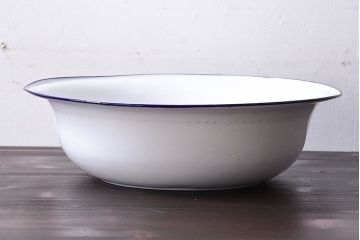 アンティーク雑貨　昭和レトロ　未使用　紺色の縁取りがおしゃれなKIYOSUのホーロー(琺瑯)洗面器