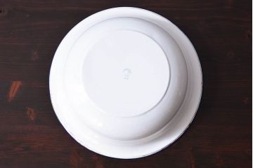 アンティーク雑貨　昭和レトロ　未使用　紺色の縁取りがおしゃれなKIYOSUのホーロー(琺瑯)洗面器