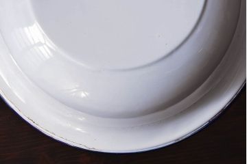 アンティーク雑貨　昭和レトロ　未使用　紺色の縁取りがおしゃれなKIYOSUのホーロー(琺瑯)洗面器