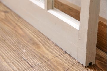 ペイント家具　変わったデザインが目を引く引き戸1枚(ガラス戸、ガラス帯戸、建具)(2)