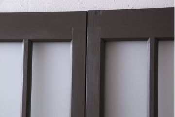 ペイント家具　変わったデザインが目を引く引き戸(ガラス戸、ガラス帯戸、建具)2枚組