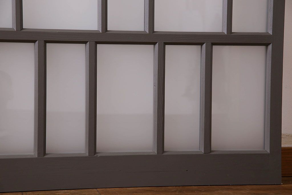 ペイント家具　変わったデザインが目を引く引き戸(ガラス戸、ガラス帯戸、建具)2枚組