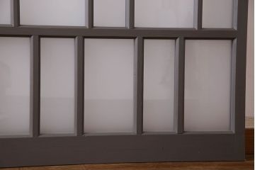 ペイント家具　変わったデザインが目を引く引き戸(ガラス戸、ガラス帯戸、建具)2枚組