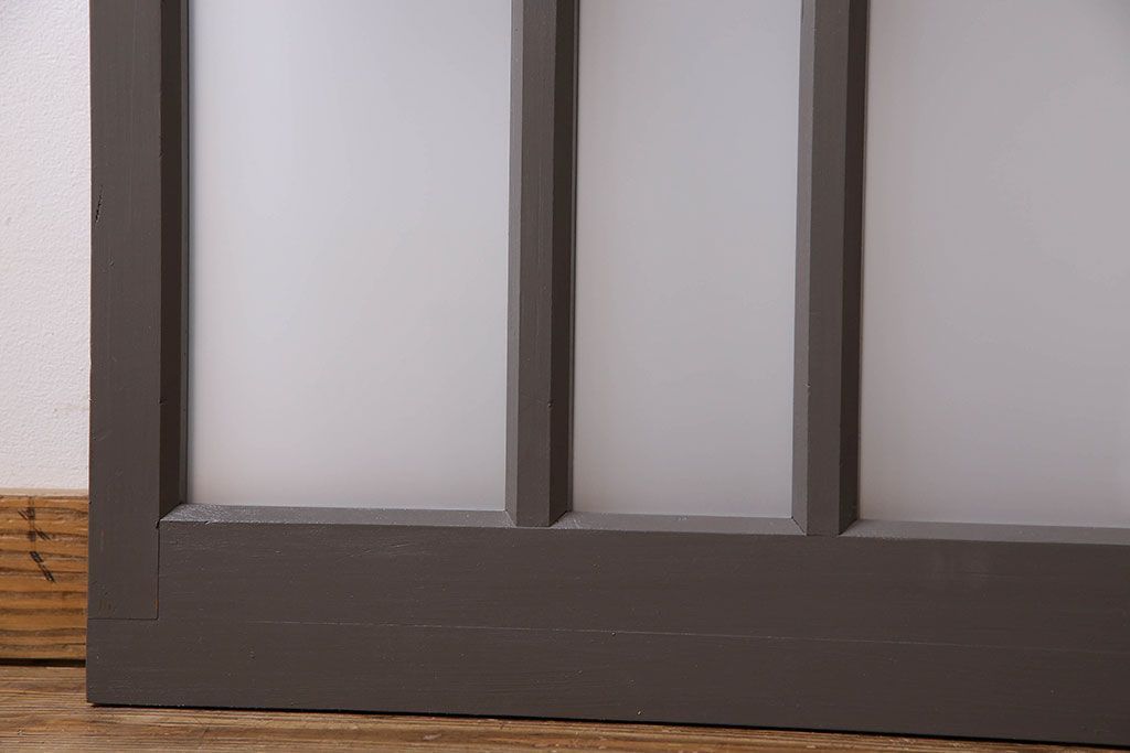 ペイント家具　変わったデザインが目を引く引き戸(ガラス戸、ガラス帯戸、建具)2枚組