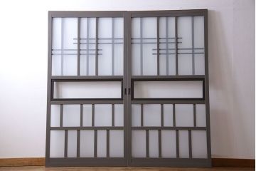 ペイント家具　変わったデザインが目を引く引き戸(ガラス戸、ガラス帯戸、建具)2枚組