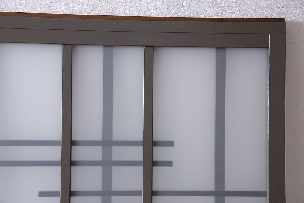 ペイント家具　変わったデザインが目を引く引き戸(ガラス戸、ガラス帯戸、建具)2枚組