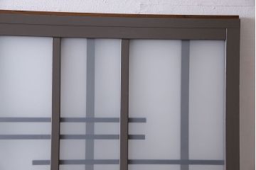 ペイント家具　変わったデザインが目を引く引き戸(ガラス戸、ガラス帯戸、建具)2枚組