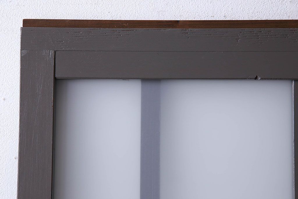 ペイント家具　変わったデザインが目を引く引き戸(ガラス戸、ガラス帯戸、建具)2枚組