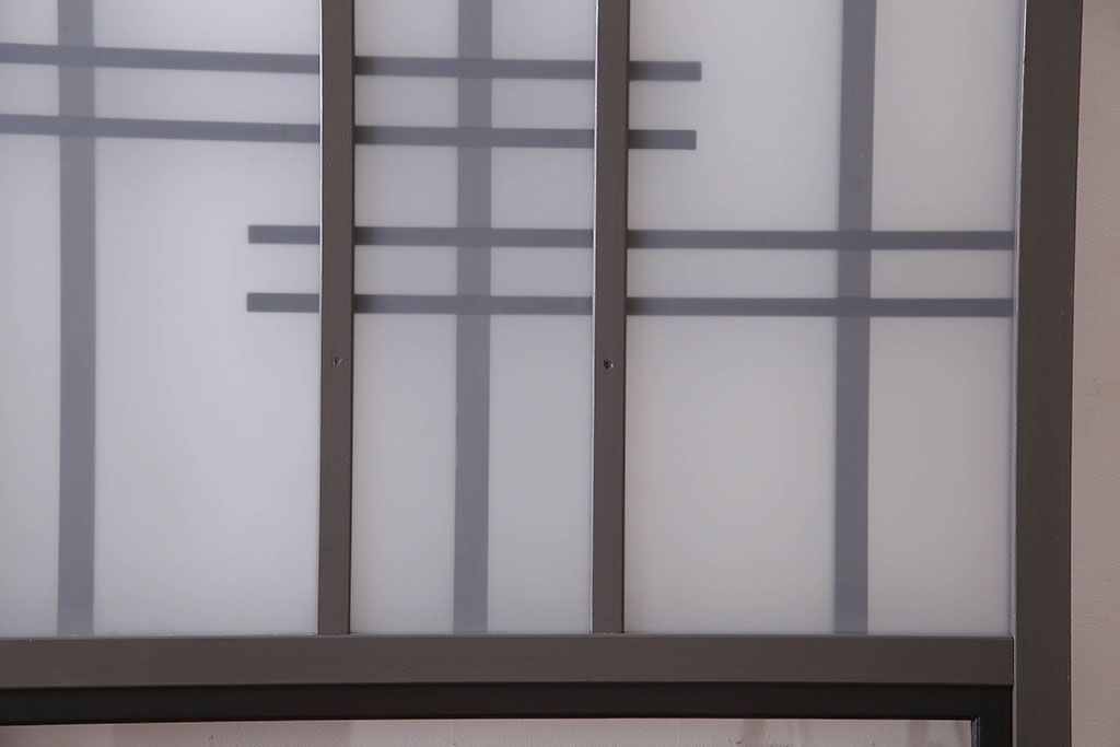 ペイント家具　変わったデザインが目を引く引き戸(ガラス戸、ガラス帯戸、建具)2枚組