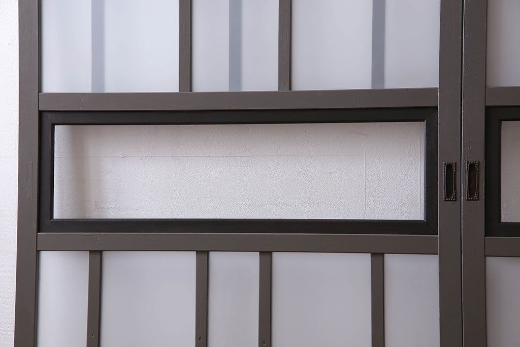 ペイント家具　変わったデザインが目を引く引き戸(ガラス戸、ガラス帯戸、建具)2枚組