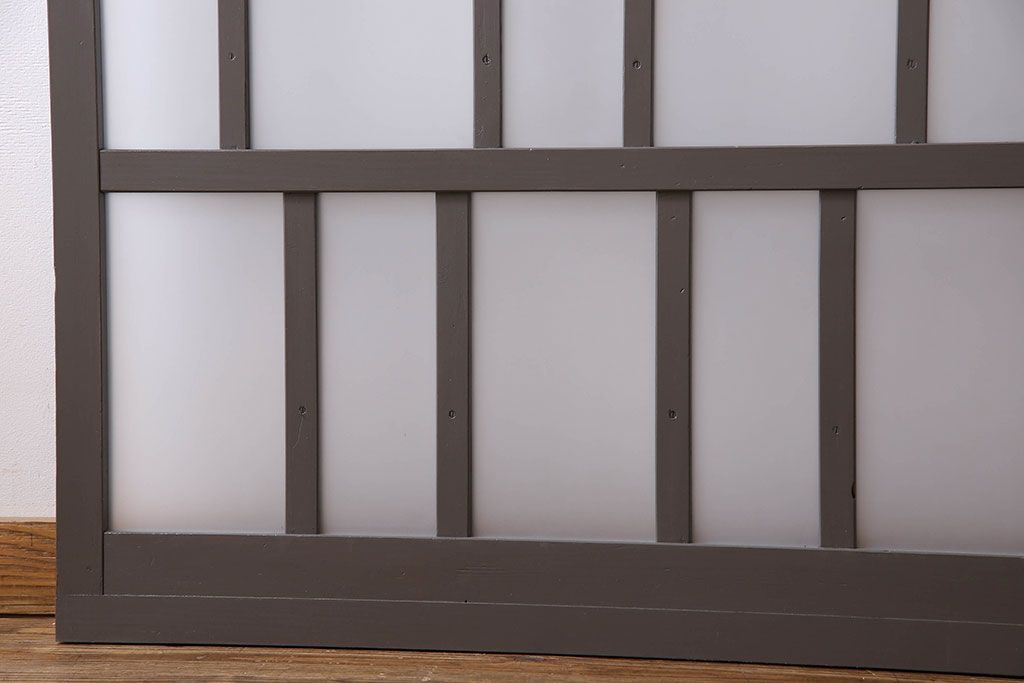 ペイント家具　変わったデザインが目を引く引き戸(ガラス戸、ガラス帯戸、建具)2枚組