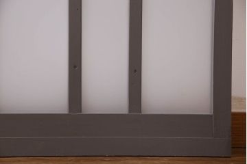 ペイント家具　変わったデザインが目を引く引き戸(ガラス戸、ガラス帯戸、建具)2枚組