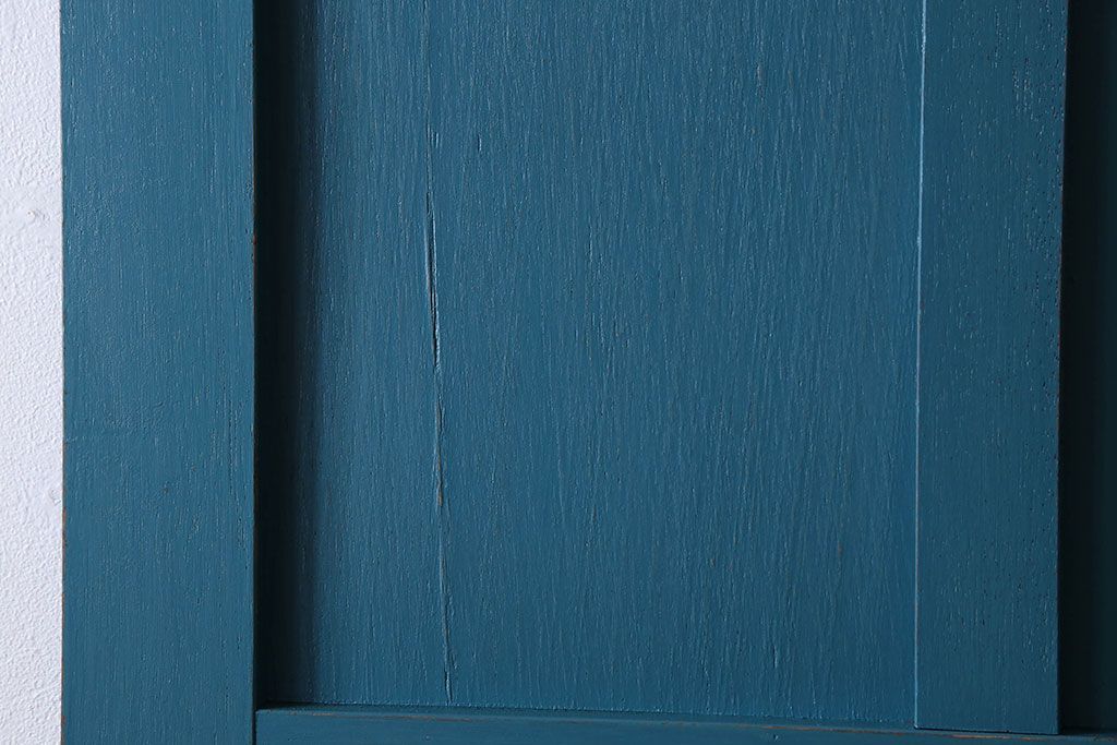 ペイント家具　鮮やかなカラーが印象的な細身の木製ドア(扉、建具)