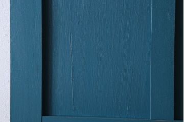 ペイント家具　鮮やかなカラーが印象的な細身の木製ドア(扉、建具)