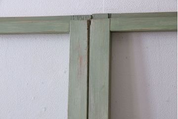 くすんだグリーンの色合いが可愛らしいアンティークペイントガラス戸(引き戸、建具)2枚組
