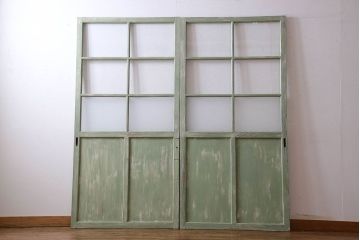 くすんだグリーンの色合いが可愛らしいアンティークペイントガラス戸(引き戸、建具)2枚組