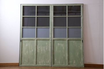 くすんだグリーンの色合いが可愛らしいアンティークペイントガラス戸(引き戸、建具)2枚組
