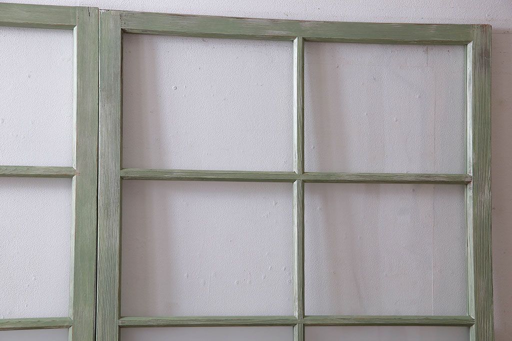 くすんだグリーンの色合いが可愛らしいアンティークペイントガラス戸(引き戸、建具)2枚組