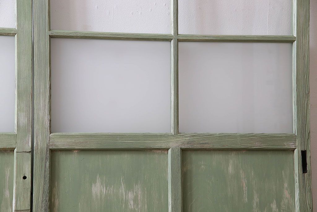 くすんだグリーンの色合いが可愛らしいアンティークペイントガラス戸(引き戸、建具)2枚組