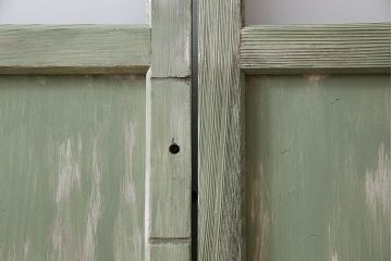 くすんだグリーンの色合いが可愛らしいアンティークペイントガラス戸(引き戸、建具)2枚組