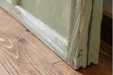 くすんだグリーンの色合いが可愛らしいアンティークペイントガラス戸(引き戸、建具)2枚組