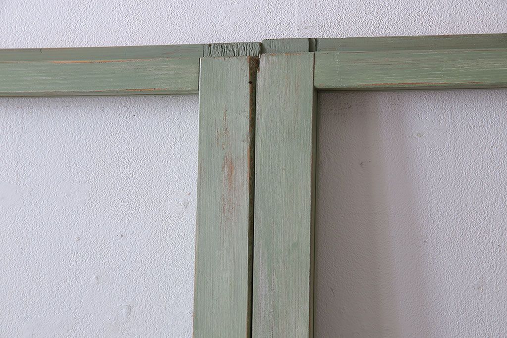 くすんだグリーンの色合いが可愛らしいアンティークペイントガラス戸(引き戸、建具)2枚組