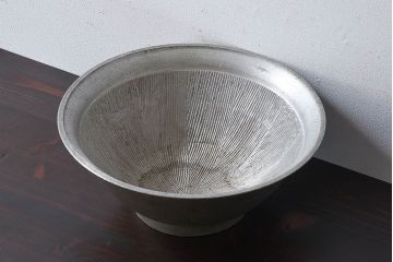 アンティーク雑貨　昭和期　珍品　アルミ製のすり鉢(ディスプレイ雑貨)