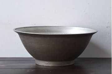 アンティーク雑貨　昭和期　珍品　アルミ製のすり鉢(ディスプレイ雑貨)