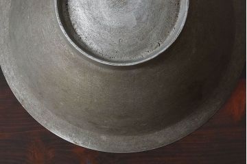 アンティーク雑貨　昭和期　珍品　アルミ製のすり鉢(ディスプレイ雑貨)