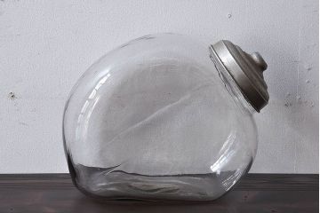 アンティーク雑貨　昭和レトロな古い蓋付きアンティーク猫瓶(ガラス瓶)(1)