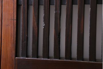 和製アンティーク　ツートンカラーが印象的なガラス入り格子帯戸(ガラス帯戸、引き戸、建具)4枚セット