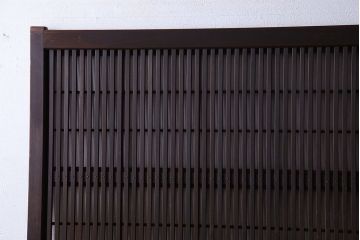 和製アンティーク　腰板ケヤキ材　モダンな雰囲気の裏障子付き帯格子戸(引き戸、建具)2枚組(1)