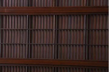 和製アンティーク　腰板ケヤキ材　モダンな雰囲気の裏障子付き帯格子戸(引き戸、建具)2枚組(1)