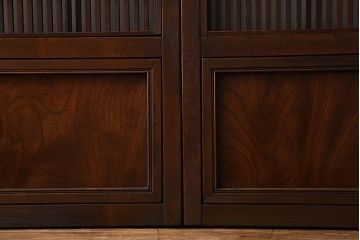 和製アンティーク　腰板ケヤキ材　モダンな雰囲気の裏障子付き帯格子戸(引き戸、建具)2枚組(1)