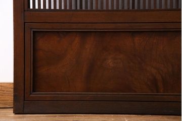 和製アンティーク　腰板ケヤキ材　モダンな雰囲気の裏障子付き帯格子戸(引き戸、建具)2枚組(1)