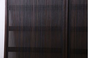 和製アンティーク　裏ガラス入り　細かな桟が美しい万本格子戸(引き戸、建具)2枚組(1)