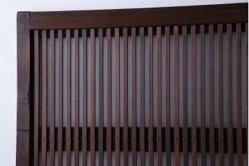 和製アンティーク　裏ガラス入り　ケヤキ材の木目が印象的な帯格子戸(引き戸、建具)3枚組