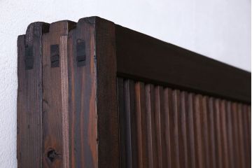 和製アンティーク　裏ガラス入り　ケヤキ材の木目が印象的な帯格子戸(引き戸、建具)3枚組