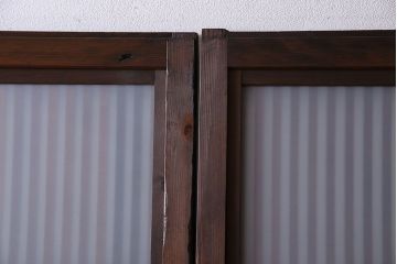 和製アンティーク　裏ガラス入り　ケヤキ材の木目が印象的な帯格子戸(引き戸、建具)3枚組