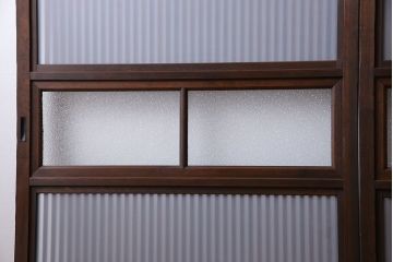 和製アンティーク　裏ガラス入り　ケヤキ材の木目が印象的な帯格子戸(引き戸、建具)3枚組
