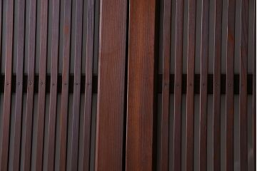 和製アンティーク　深みのある木味が魅力的なガラス入り帯格子戸(引き戸、建具)3枚組