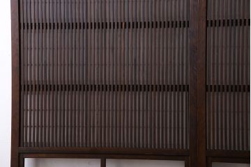和製アンティーク　腰板ケヤキ材　和モダンな裏障子付きの帯格子戸(引き戸、建具)2枚組