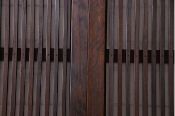 和製アンティーク　腰板ケヤキ材　和モダンな裏障子付きの帯格子戸(引き戸、建具)2枚組