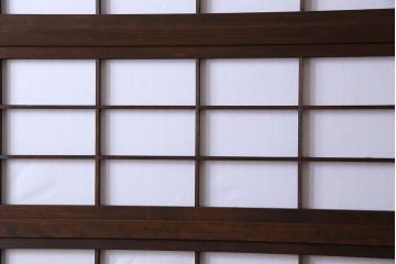 和製アンティーク　腰板ケヤキ材　和モダンな裏障子付きの帯格子戸(引き戸、建具)2枚組