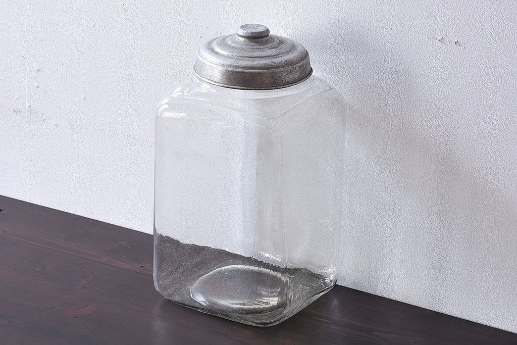 アンティーク雑貨　レトロな雰囲気を放つガラス瓶(ガラスビン、角瓶)