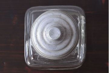 アンティーク雑貨　レトロな雰囲気を放つガラス瓶(ガラスビン、角瓶)