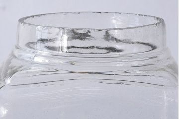 アンティーク雑貨　レトロな雰囲気を放つガラス瓶(ガラスビン、角瓶)