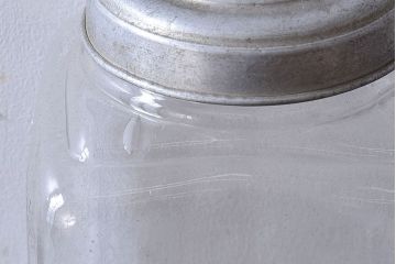 アンティーク雑貨　レトロな雰囲気を放つガラス瓶(ガラスビン、角瓶)