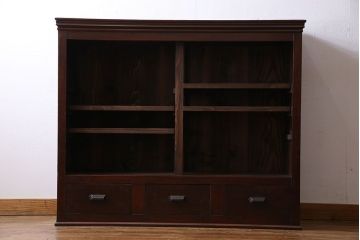 アンティーク家具　和製アンティーク　シックな雰囲気漂うモールガラスがお洒落なサイドボード(収納棚、戸棚、本箱)